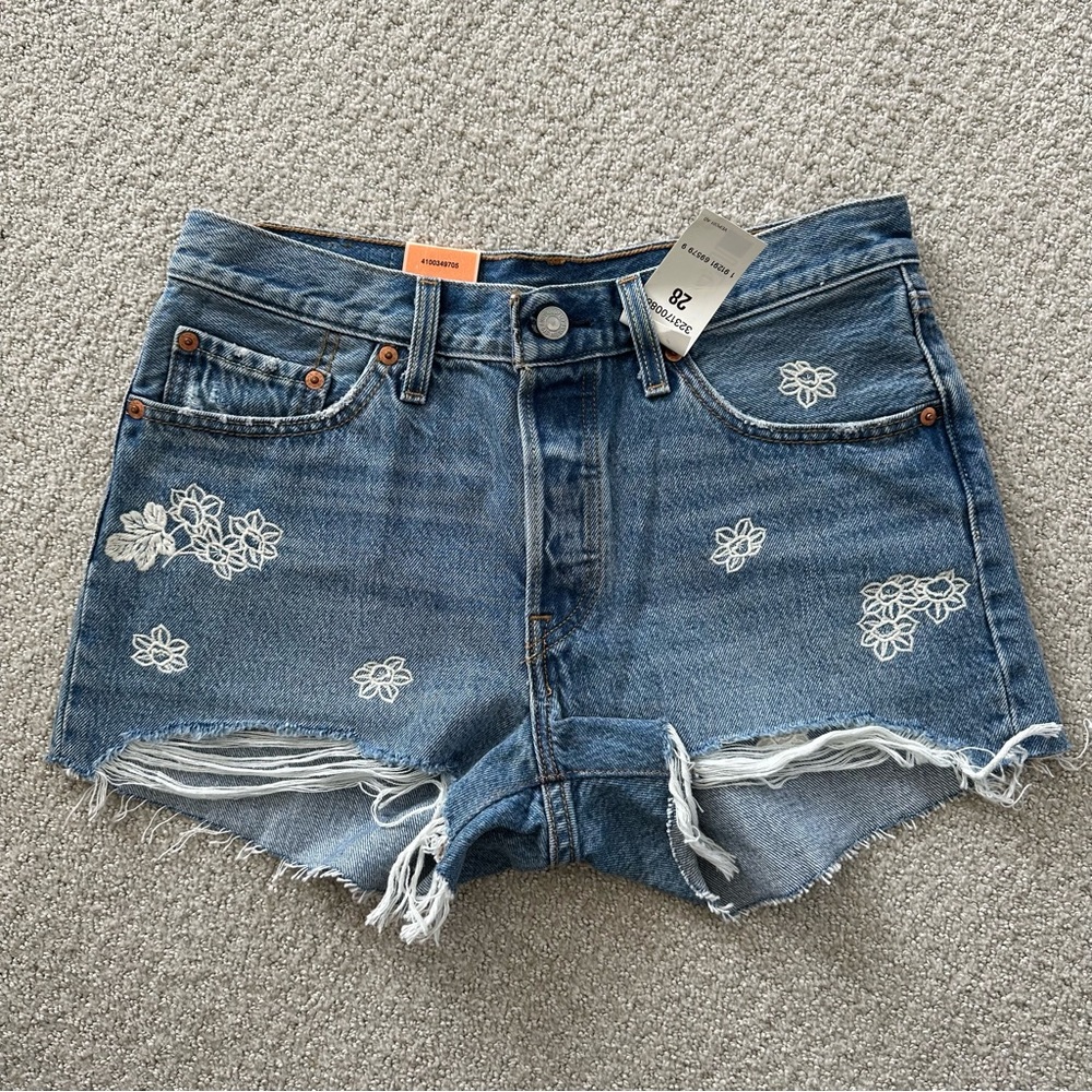 Levi’s 501 Short W28 Flower Embroidered